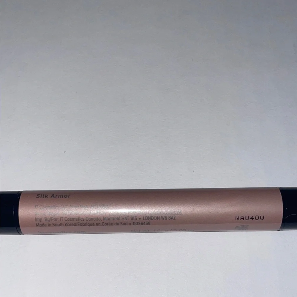 IT Cosmetics   Superhero No-Tug Longwear Eyeshadow Stick Silk Armour
